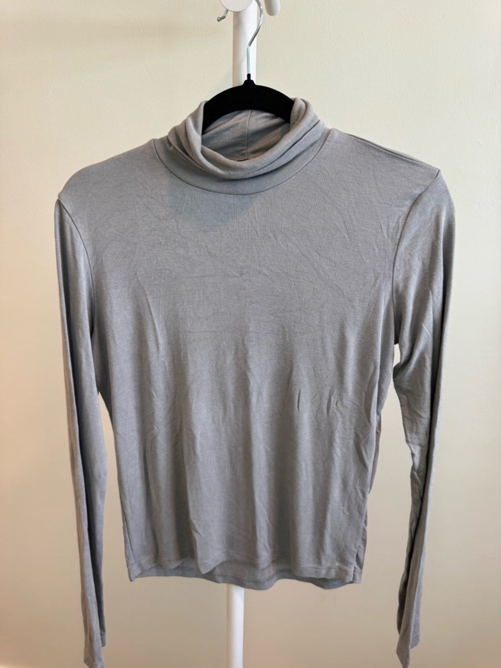 Zara Women’s Light Gray Turtleneck Long Sleeve Top- size L